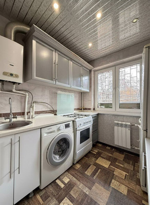 Продам двухкомнатную (2-комн.) квартиру, Ашурова ул, 24, Нальчик г