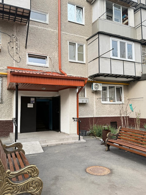 Продам двухкомнатную (2-комн.) квартиру, Ашурова ул, 24, Нальчик г