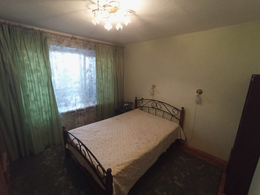 Продам двухкомнатную (2-комн.) квартиру, Молодежная ул, 39, Сосновый Бор г