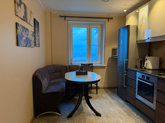 Продам двухкомнатную (2-комн.) квартиру, Большая Очаковская ул, 44к1, Москва г