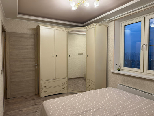 Продам двухкомнатную (2-комн.) квартиру, Большая Очаковская ул, 44к1, Москва г