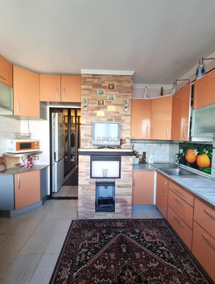 Продам трехкомнатную (3-комн.) квартиру, Осенний б-р, 20к1, Москва г