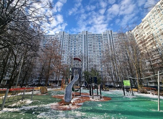 Продам трехкомнатную (3-комн.) квартиру, Осенний б-р, 20к1, Москва г