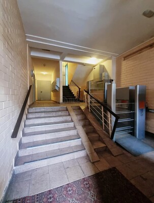 Продам трехкомнатную (3-комн.) квартиру, Осенний б-р, 20к1, Москва г