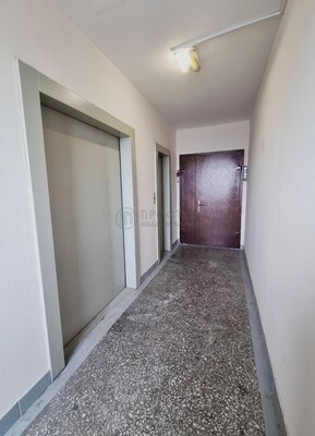 Продам трехкомнатную (3-комн.) квартиру, Осенний б-р, 20к1, Москва г