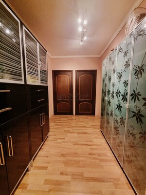 Продам трехкомнатную (3-комн.) квартиру, Осенний б-р, 20к1, Москва г