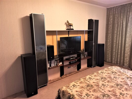 Продам трехкомнатную (3-комн.) квартиру, Осенний б-р, 20к1, Москва г