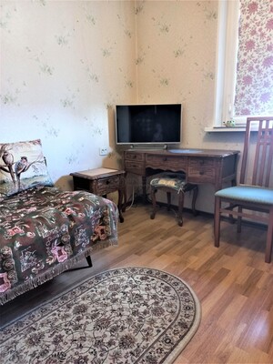 Продам трехкомнатную (3-комн.) квартиру, Осенний б-р, 20к1, Москва г