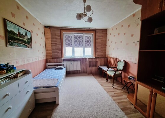 Продам трехкомнатную (3-комн.) квартиру, Осенний б-р, 20к1, Москва г