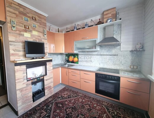 Продам трехкомнатную (3-комн.) квартиру, Осенний б-р, 20к1, Москва г