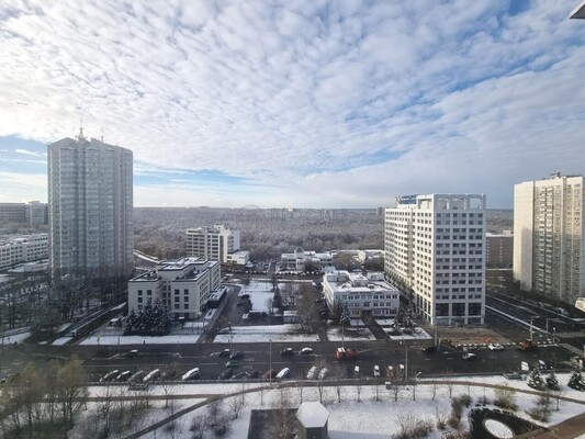 Продам трехкомнатную (3-комн.) квартиру, Осенний б-р, 20к1, Москва г