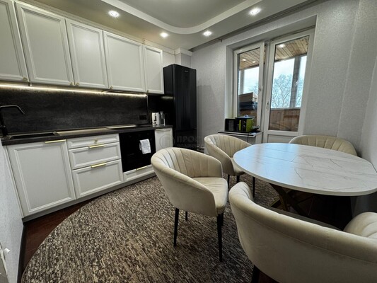 Продам трехкомнатную (3-комн.) квартиру, Подмосковная ул, 35, Островцы д