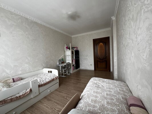 Продам трехкомнатную (3-комн.) квартиру, Подмосковная ул, 35, Островцы д