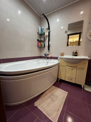 Продам трехкомнатную (3-комн.) квартиру, Подмосковная ул, 35, Островцы д