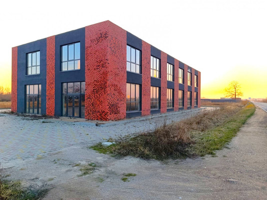 Продам коммерческое помещение 1 065 м2, Дачная ул, 1а, Каменка п