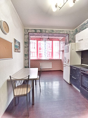 Продам двухкомнатную (2-комн.) квартиру, им. Сергея Есенина ул, 82/4, Краснодар г