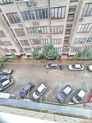 Продам двухкомнатную (2-комн.) квартиру, им. Сергея Есенина ул, 82/4, Краснодар г