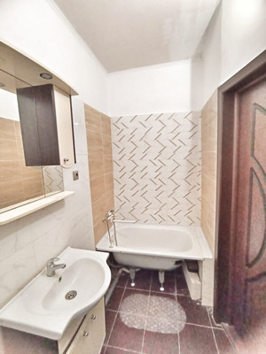 Продам двухкомнатную (2-комн.) квартиру, им. Сергея Есенина ул, 82/4, Краснодар г