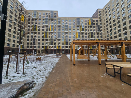 Продам трехкомнатную (3-комн.) квартиру, Новомосковская ул, 1к1, Москва г