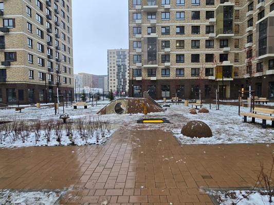 Продам трехкомнатную (3-комн.) квартиру, Новомосковская ул, 1к1, Москва г