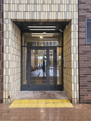 Продам трехкомнатную (3-комн.) квартиру, Новомосковская ул, 1к1, Москва г