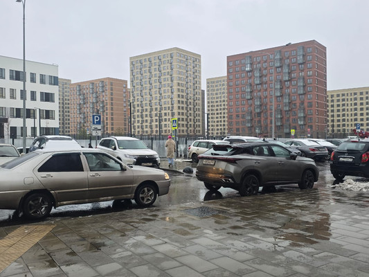 Продам трехкомнатную (3-комн.) квартиру, Новомосковская ул, 1к1, Москва г