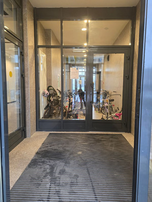 Продам трехкомнатную (3-комн.) квартиру, Новомосковская ул, 1к1, Москва г