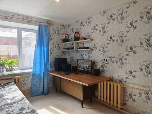 Продам двухкомнатную (2-комн.) квартиру, Заводской пер, 1, Майский п