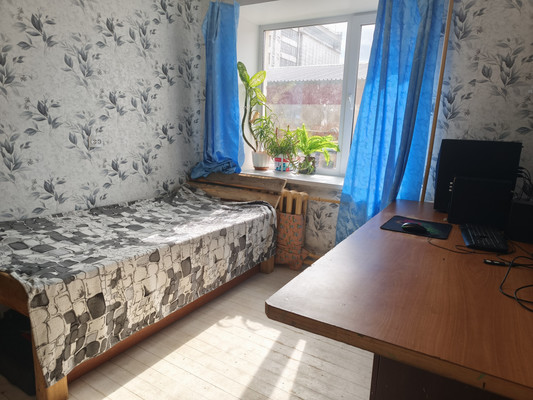 Продам двухкомнатную (2-комн.) квартиру, Заводской пер, 1, Майский п