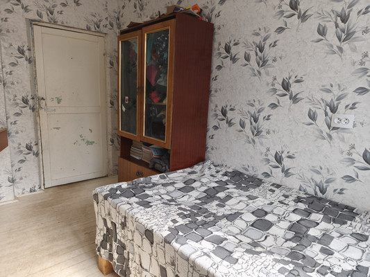 Продам двухкомнатную (2-комн.) квартиру, Заводской пер, 1, Майский п