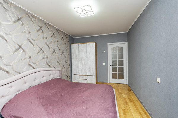 Продам трехкомнатную (3-комн.) квартиру, Зенкова ул, 4, Пермь г