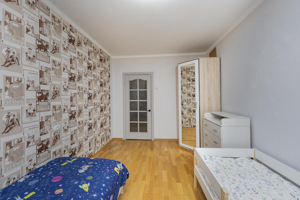 Продам трехкомнатную (3-комн.) квартиру, Зенкова ул, 4, Пермь г