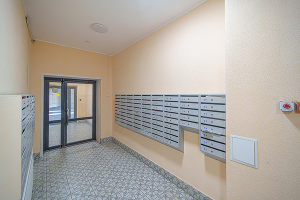 Продам двухкомнатную (2-комн.) квартиру, Окулова ул, 62к116, Пермь г