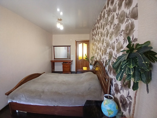 Продам трехкомнатную (3-комн.) квартиру, Больничная ул, 8, Полазна пгт