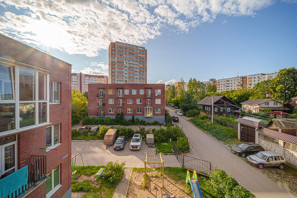 Продам трехкомнатную (3-комн.) квартиру, Водников ул, 65, Пермь г