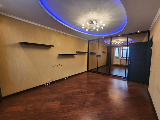 Продам двухкомнатную (2-комн.) квартиру, Адмирала Ушакова б-р, 11, Москва г