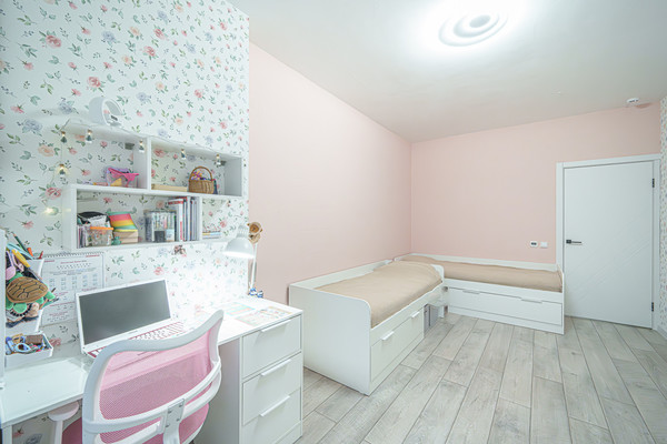 Продам трехкомнатную (3-комн.) квартиру, Карла Модераха ул, 8, Пермь г