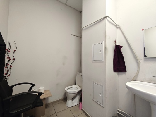 Продам торговое помещение 133 м2, Бакинских комиссаров ул, 93, Екатеринбург г