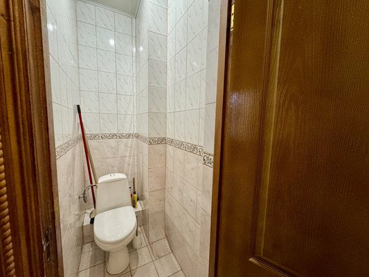 Продам двухкомнатную (2-комн.) квартиру, Мокроусова ул, 10, Симферополь г