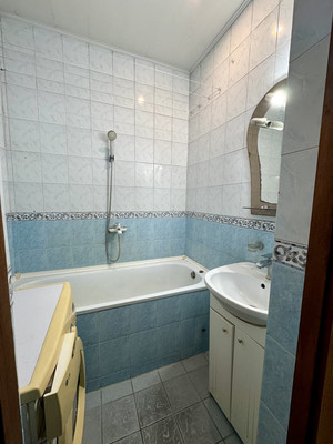 Продам двухкомнатную (2-комн.) квартиру, Мокроусова ул, 10, Симферополь г