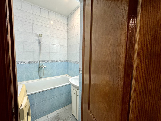 Продам двухкомнатную (2-комн.) квартиру, Мокроусова ул, 10, Симферополь г