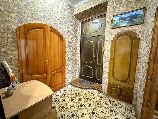 Продам двухкомнатную (2-комн.) квартиру, Мокроусова ул, 10, Симферополь г