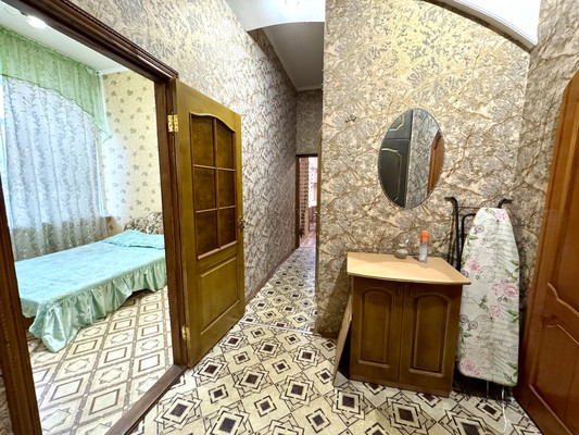 Продам двухкомнатную (2-комн.) квартиру, Мокроусова ул, 10, Симферополь г