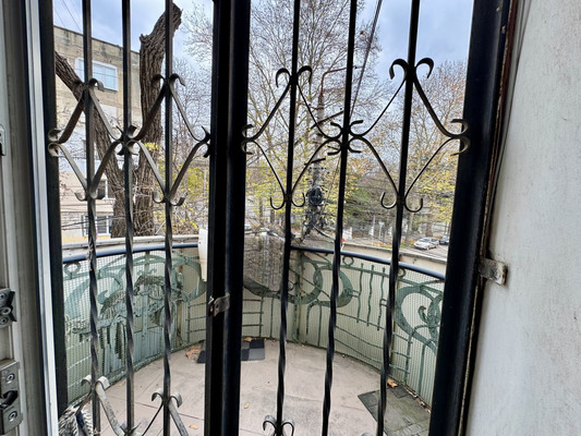 Продам двухкомнатную (2-комн.) квартиру, Мокроусова ул, 10, Симферополь г