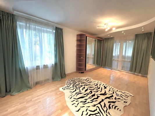 Продам двухкомнатную (2-комн.) квартиру, Мухина ул, 20, Ялта г