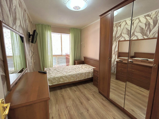 Продам двухкомнатную (2-комн.) квартиру, Мухина ул, 20, Ялта г