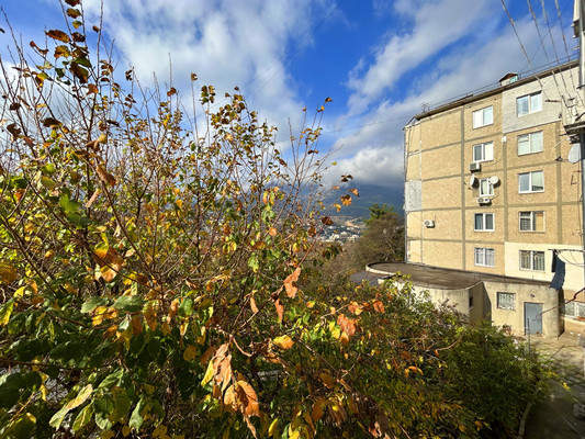 Продам двухкомнатную (2-комн.) квартиру, Мухина ул, 20, Ялта г