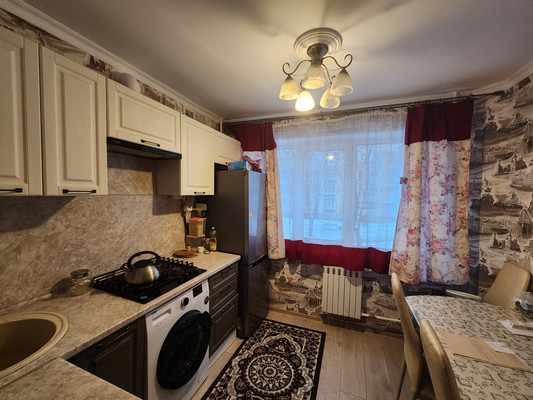 Продам трехкомнатную (3-комн.) квартиру, 3, Торосово д