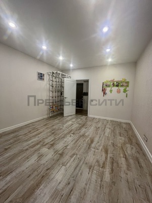 Продам двухкомнатную (2-комн.) квартиру, Сиреневый б-р, 14, Калуга г