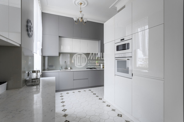 Продам многокомнатную квартиру, 1-й Басманный пер, 12, Москва г